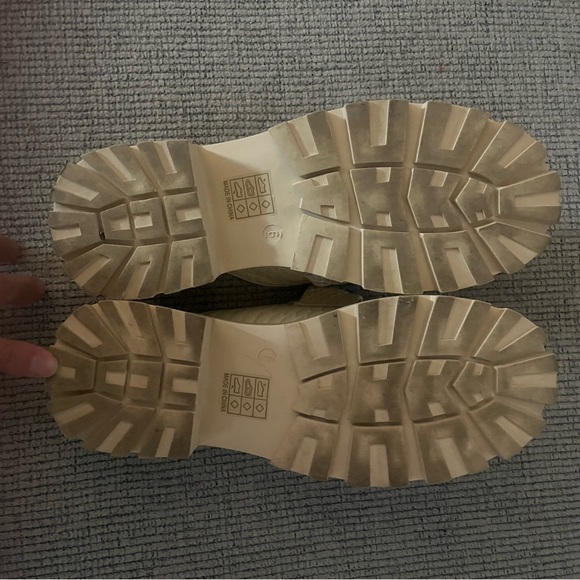 Willow Tree crème Audra. Size 6 
AUDRA mule loafers soft faux snakeskin leather - Picture 5 of 8